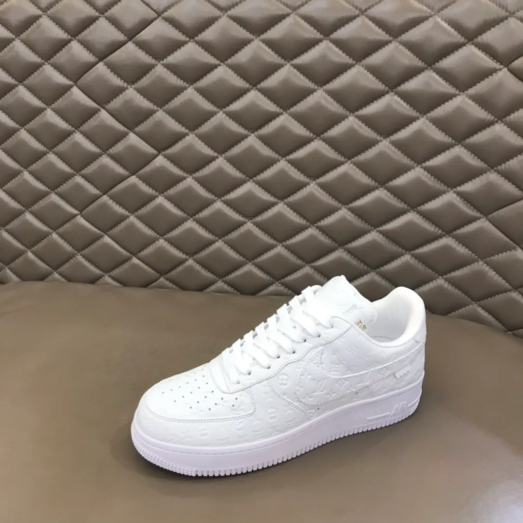 Men's shoes 💰p440 "*OUIS *UITTO*" x OFF-WHITE x Nike tripartite collaboration! Trendy and cool men's casual sports shoes with unrivaled color matching. The design idea basically continues the style of THE TEN. The Swoosh line and tongue label have a very familiar visual effect and are both fashionable and trendy! A must-have for fashionistas! The effect on your feet is absolutely stunning! Size: 38-45